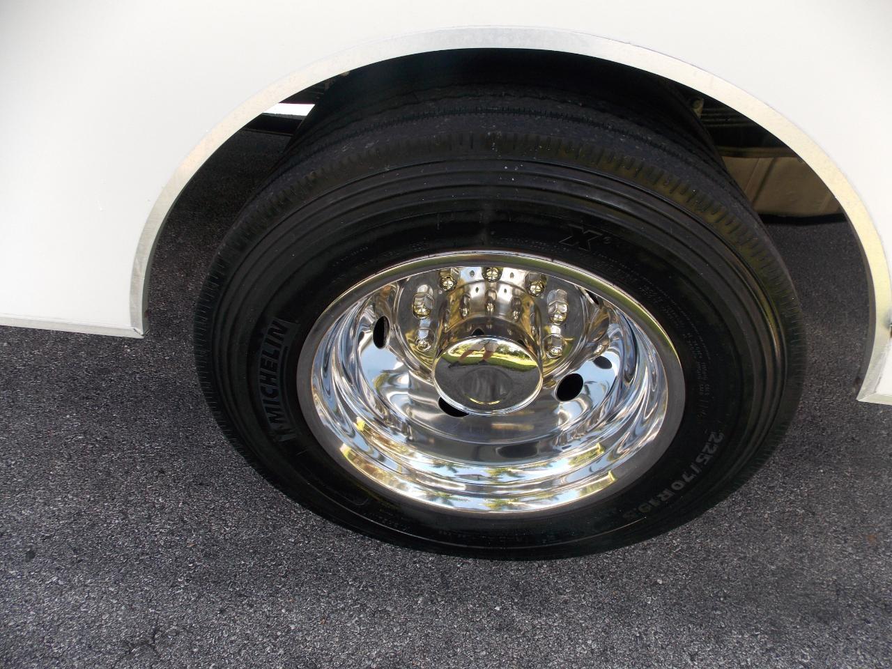 Ford Low Cab Forwardreg Cab 16,000Lb Gvwr - Thumbnail 20