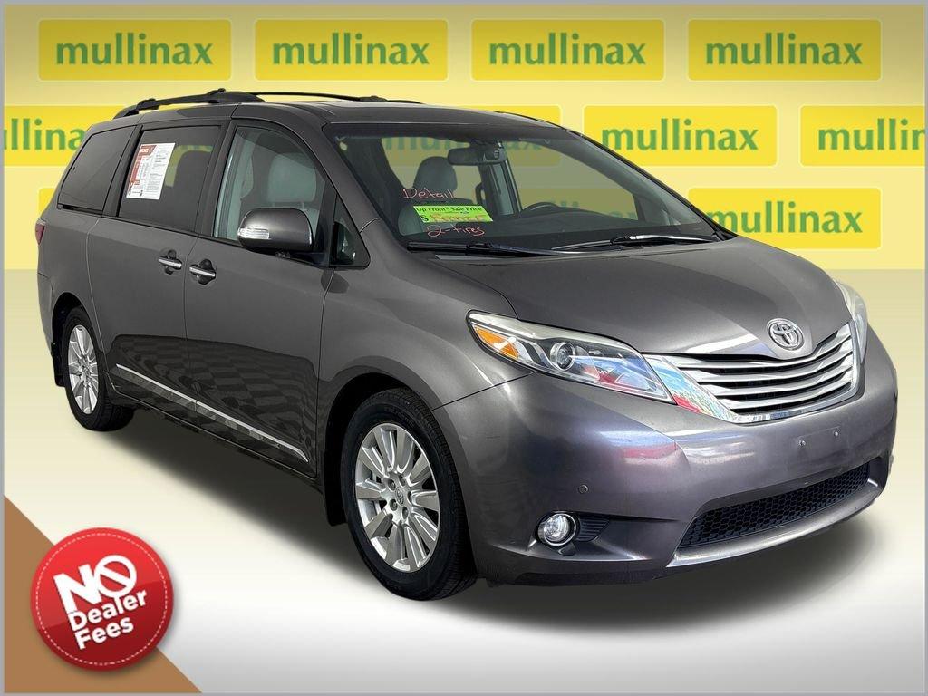 Toyota Sienna L - Thumbnail 2