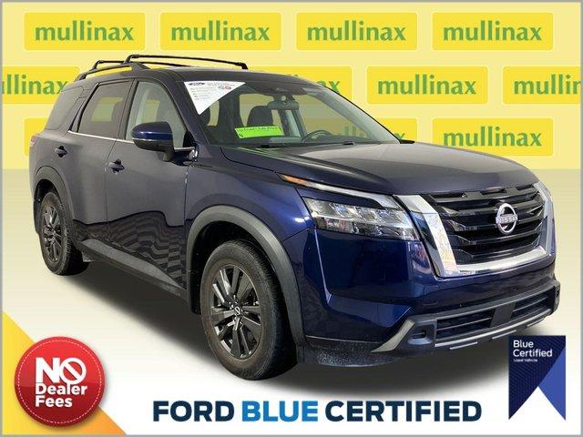 Nissan Pathfinder Sv - View 1