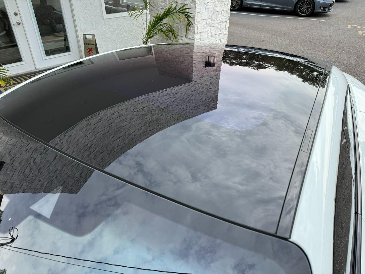 Porsche Taycan - Thumbnail 16