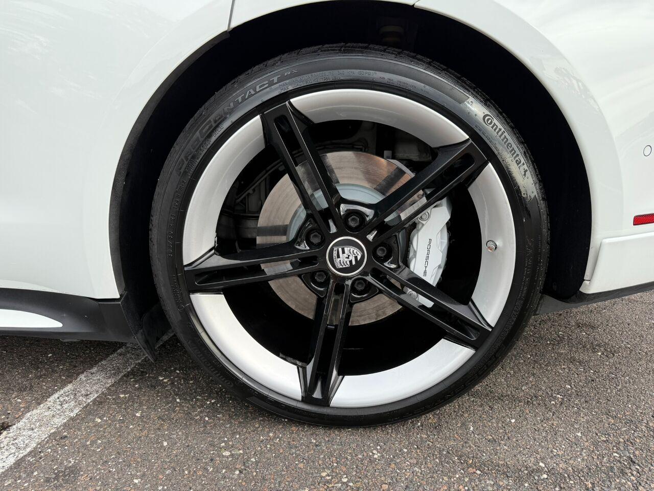 Porsche Taycan - Thumbnail 9