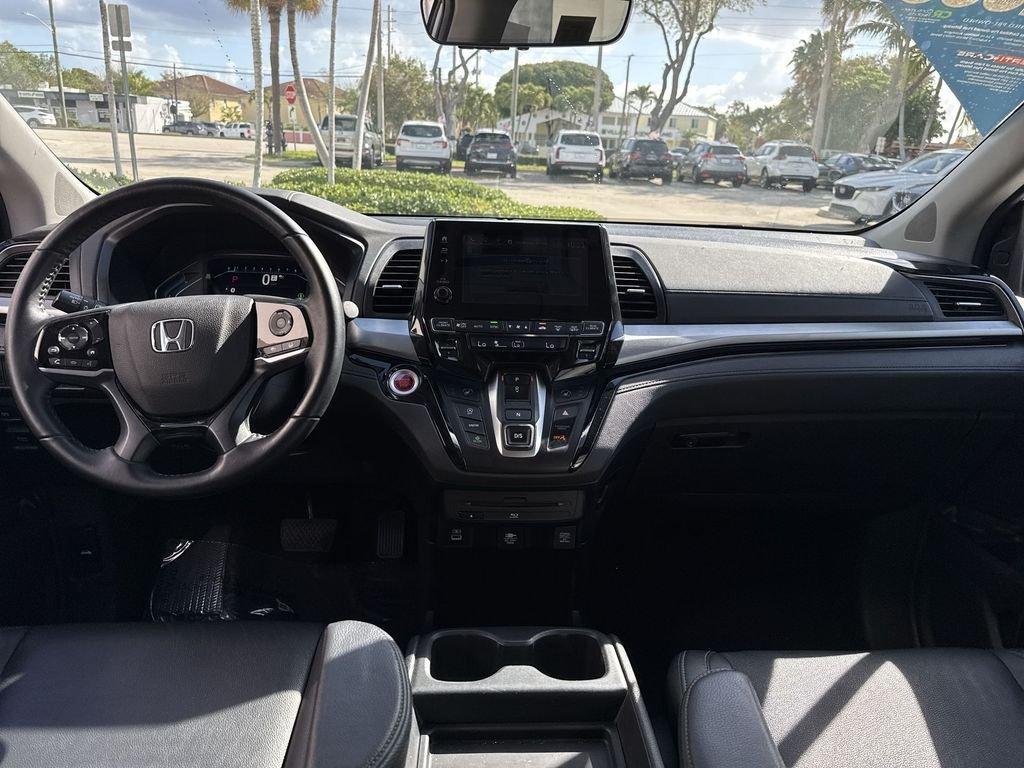 Honda Odyssey Touring Fwd 4D Passenger Van - Thumbnail 16
