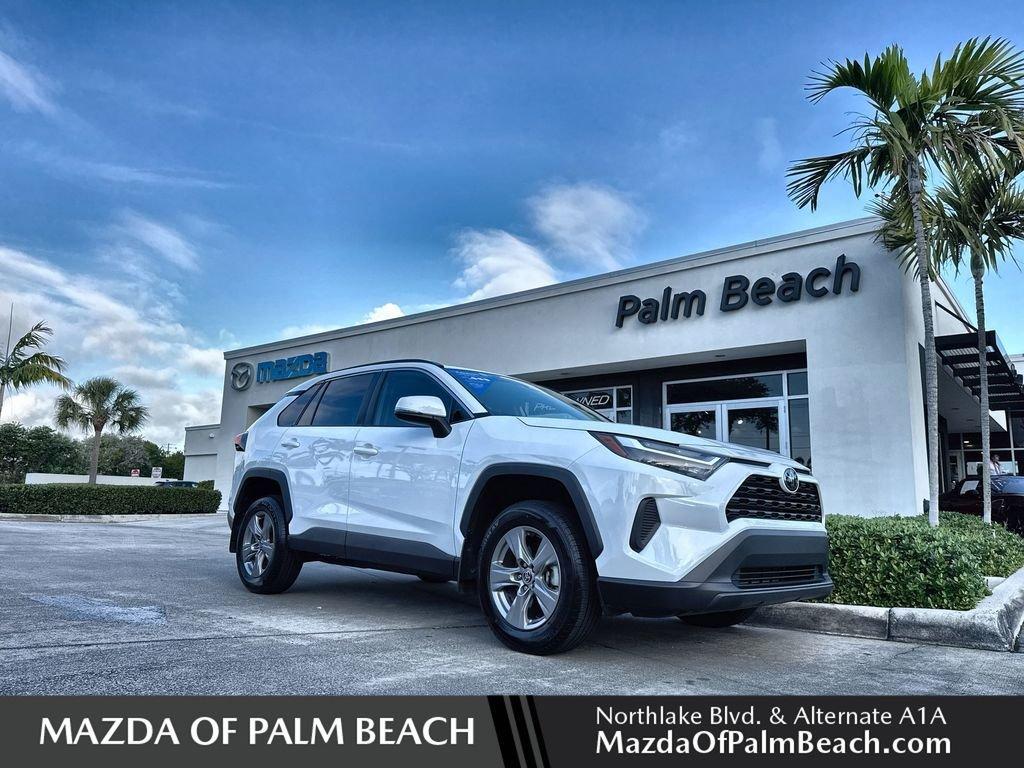 Toyota Rav4 Xle Fwd 4D Sport Utility - Thumbnail 2