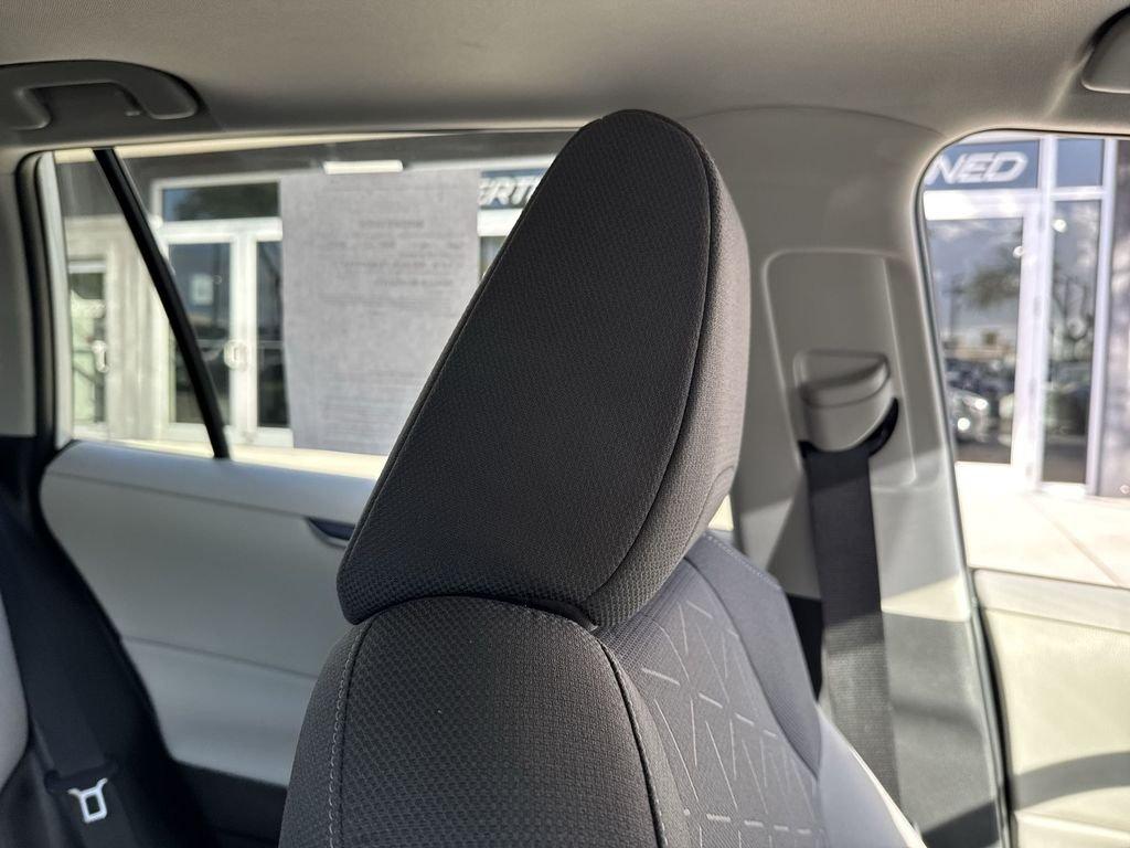 Toyota Rav4 Xle Fwd 4D Sport Utility - Thumbnail 20