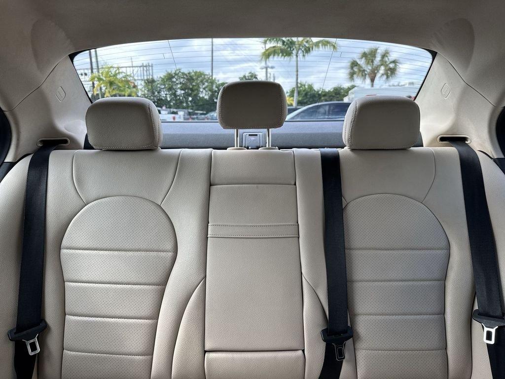 Mercedes-Benz C 300 Rwd 4D Sedan - Thumbnail 20