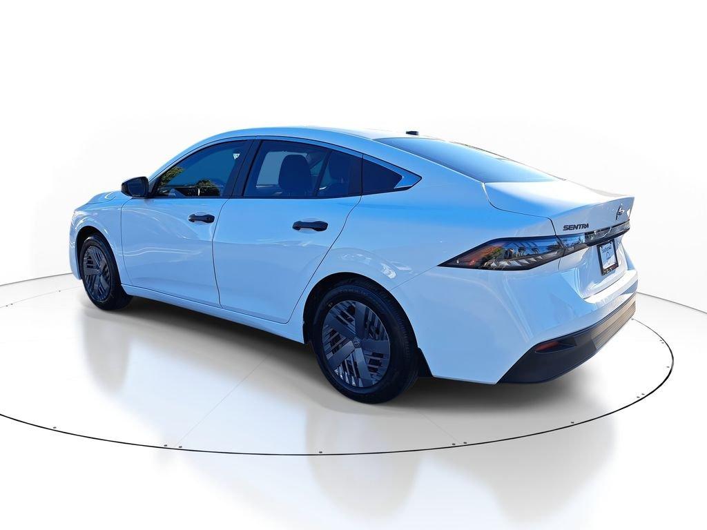 Nissan Sentra S - Thumbnail 6