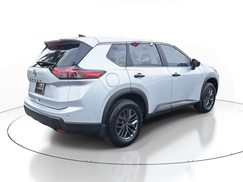 Nissan Rogue S - Thumbnail 8
