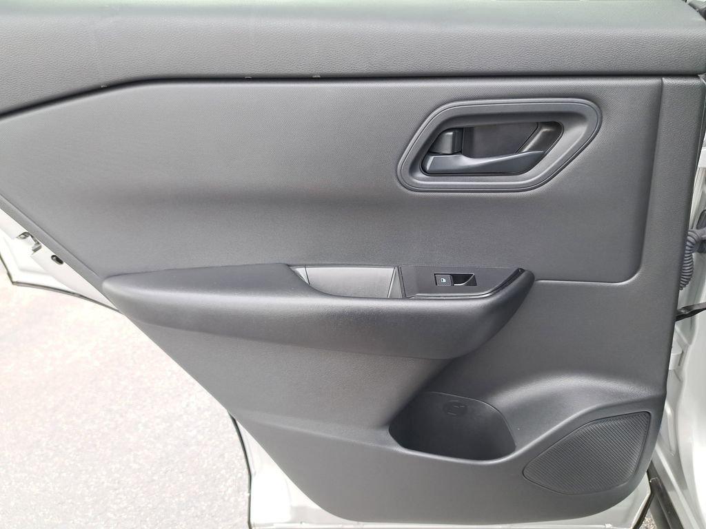 Nissan Rogue S - Thumbnail 15