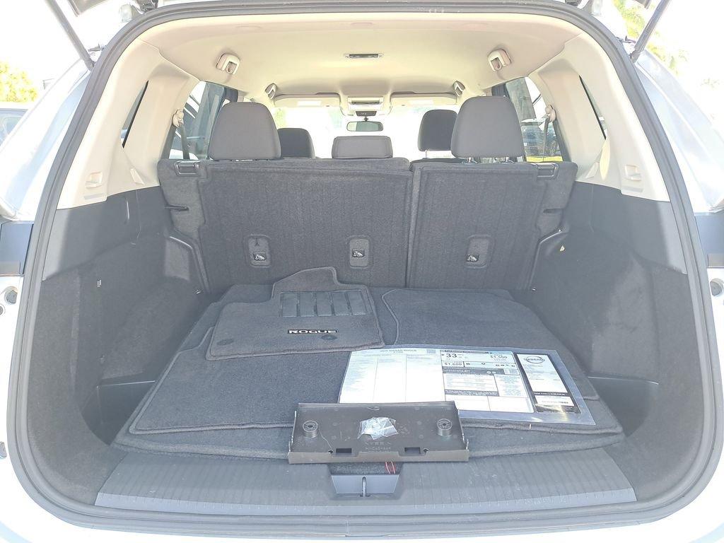 Nissan Rogue S - Thumbnail 11