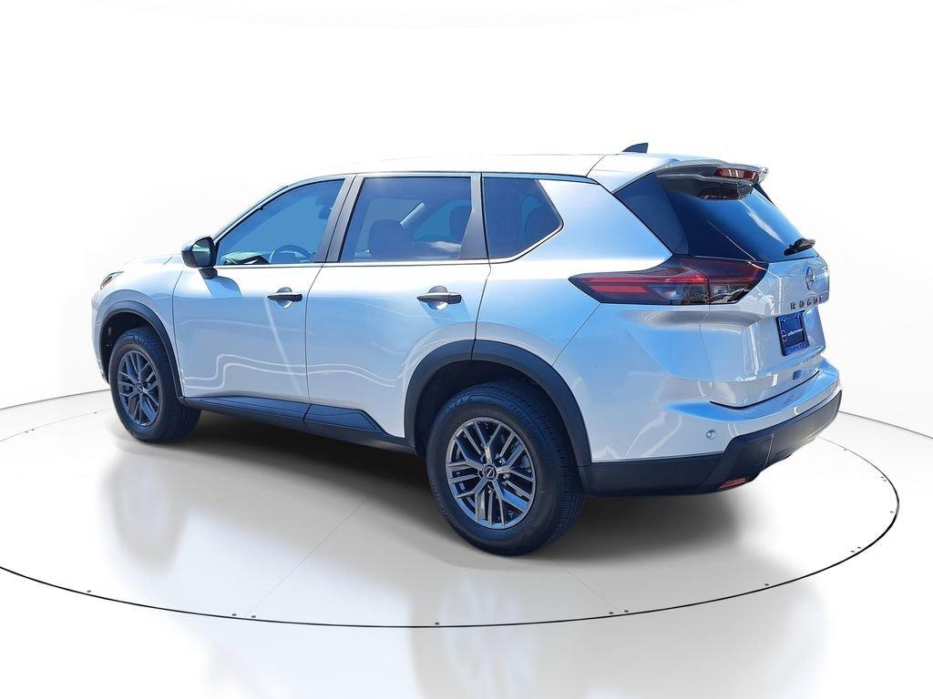 Nissan Rogue S - Thumbnail 6