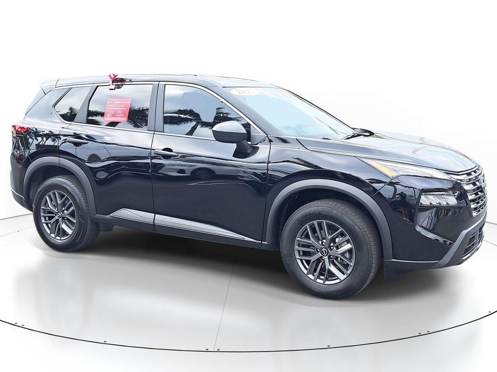 Nissan Rogue S - Thumbnail 3