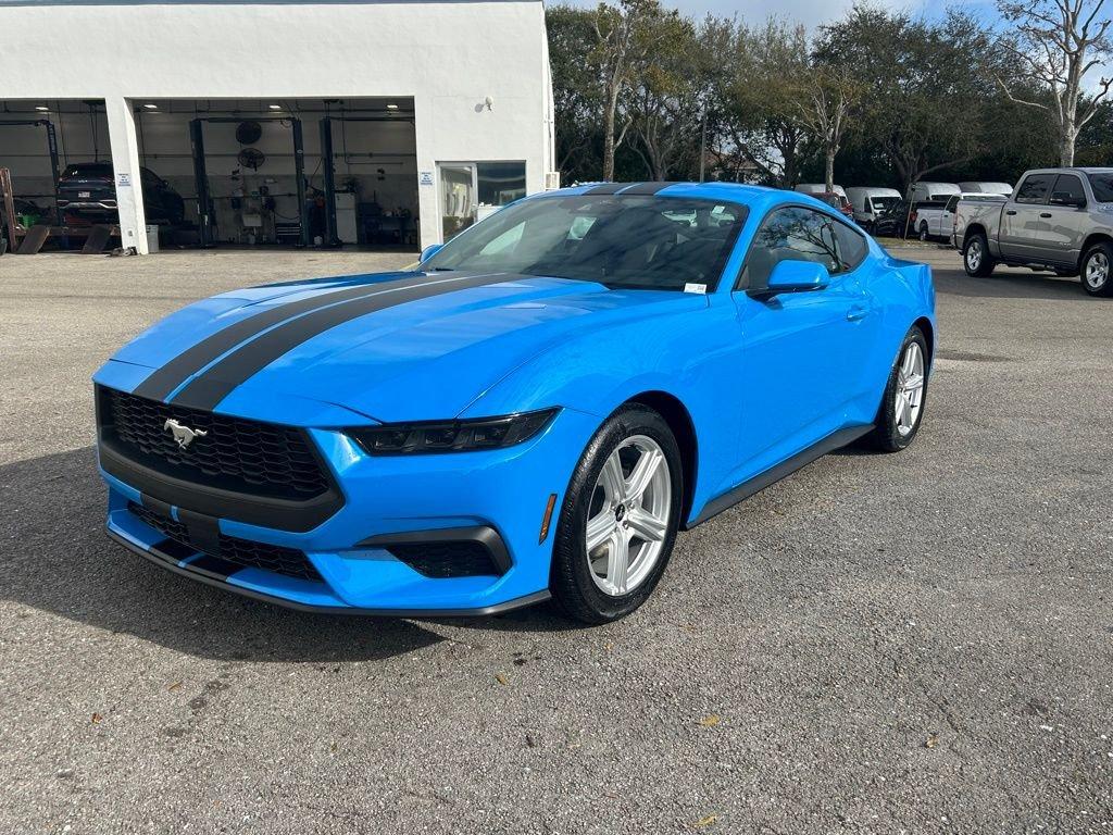 Ford Mustang Ecoboost® Fastback Rwd Fastback - Thumbnail 2