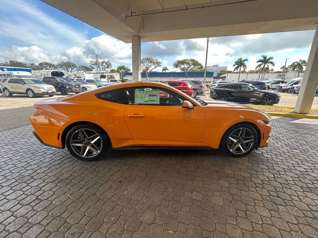 Ford Mustang Ecoboost® Premium Fastback Rwd Fastback - Thumbnail 4