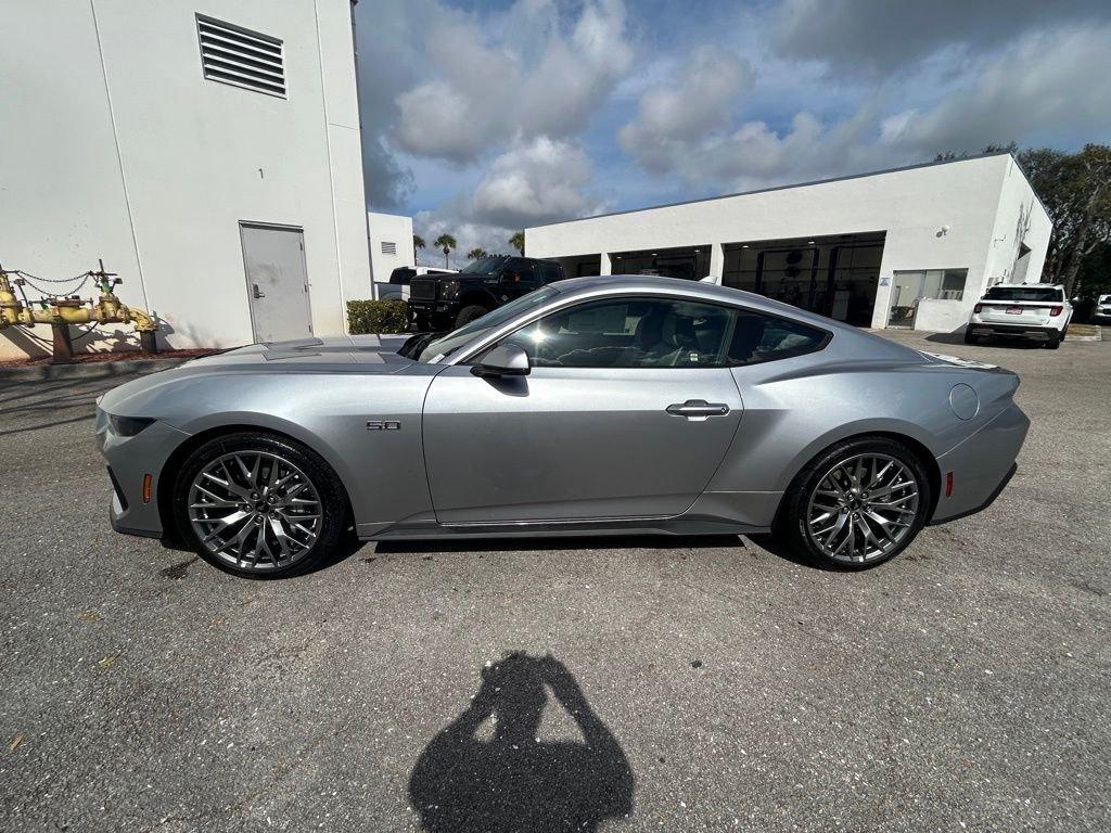 Ford Mustang Gt Premium Fastback Rwd Fastback - Thumbnail 8