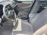 Volkswagen Passat - Thumbnail 3