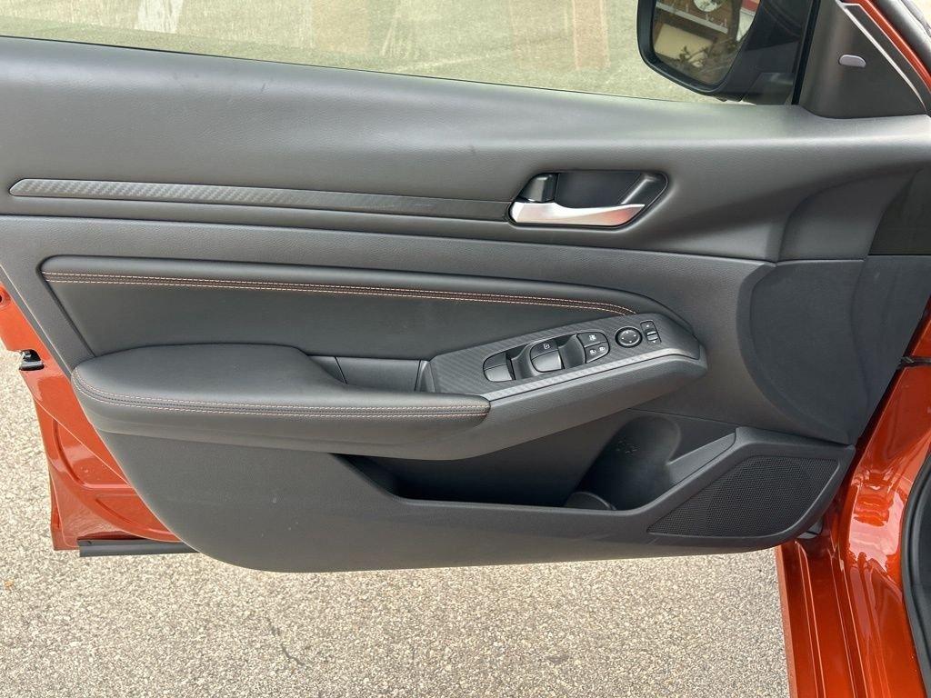 Nissan Altima 2.5 Sr - Thumbnail 19