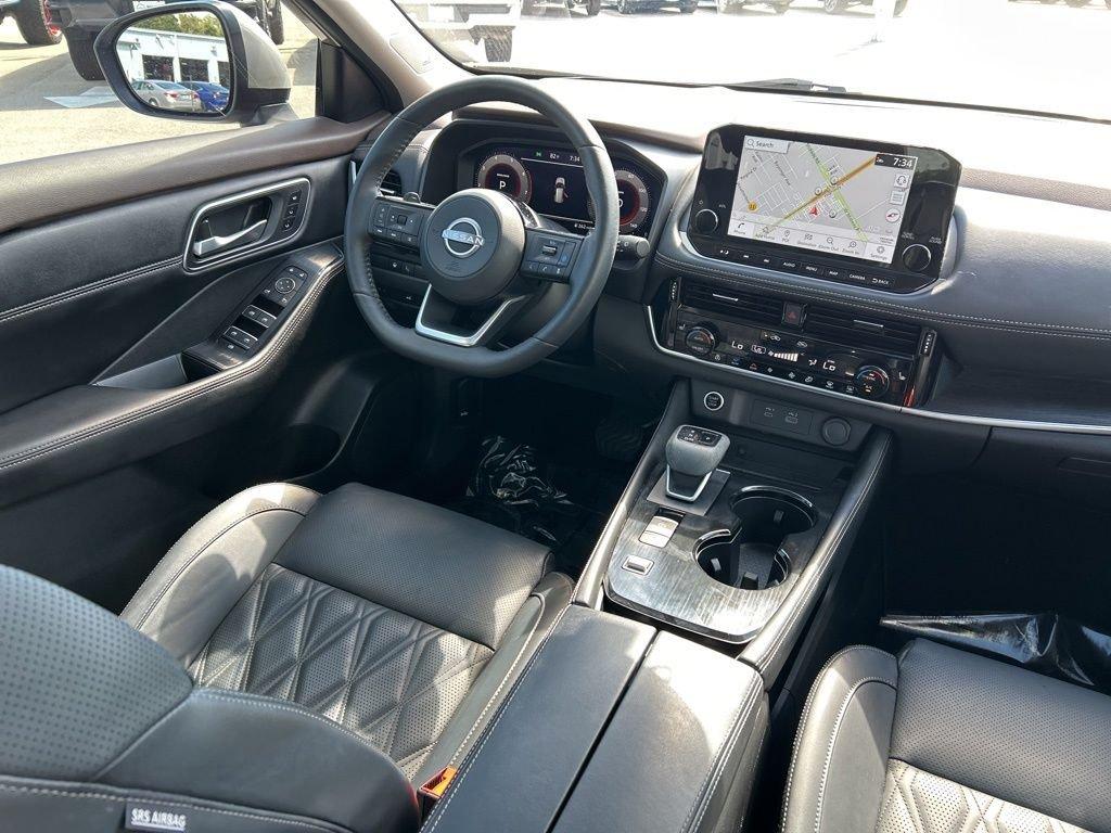 Nissan Rogue Platinum - Thumbnail 12