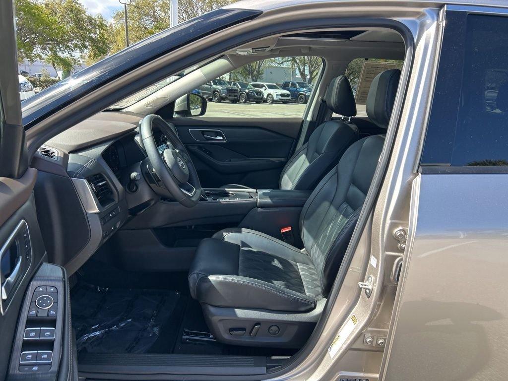 Nissan Rogue Platinum - Thumbnail 18