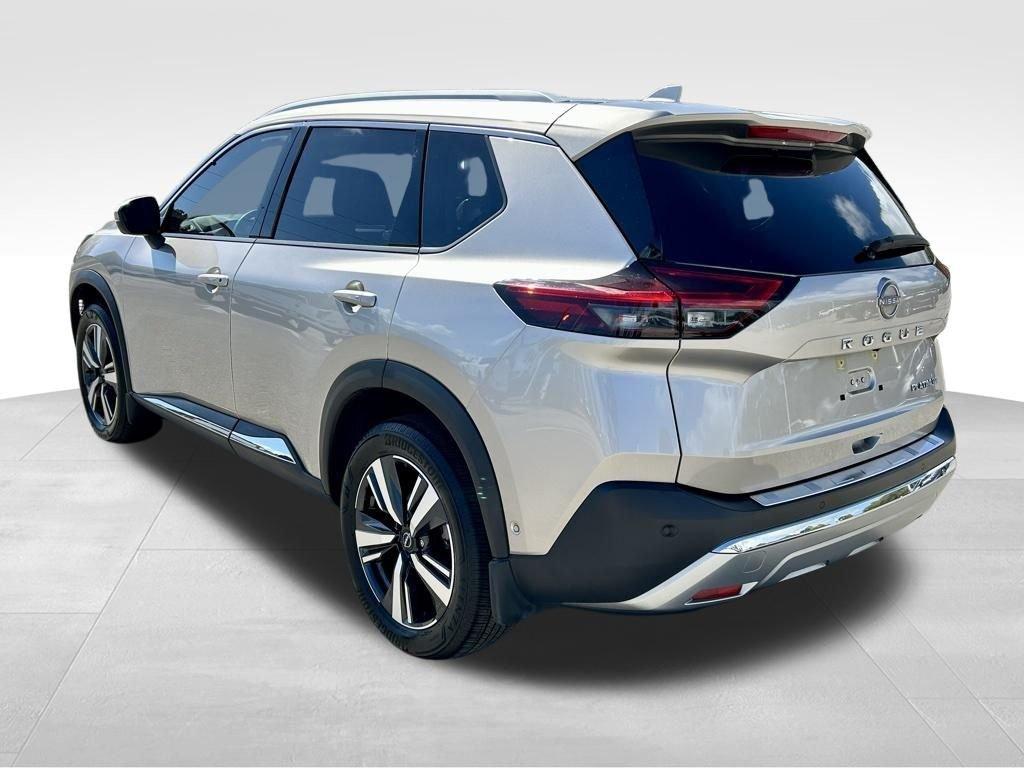 Nissan Rogue Platinum - Thumbnail 10