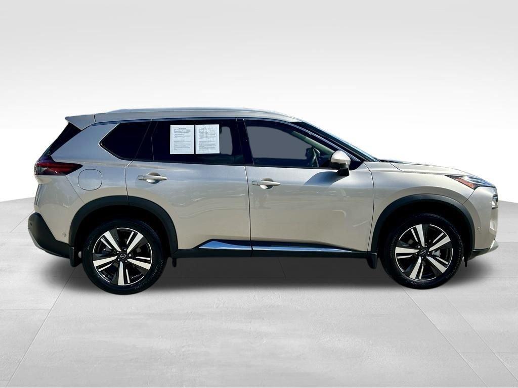 Nissan Rogue Platinum - Thumbnail 6