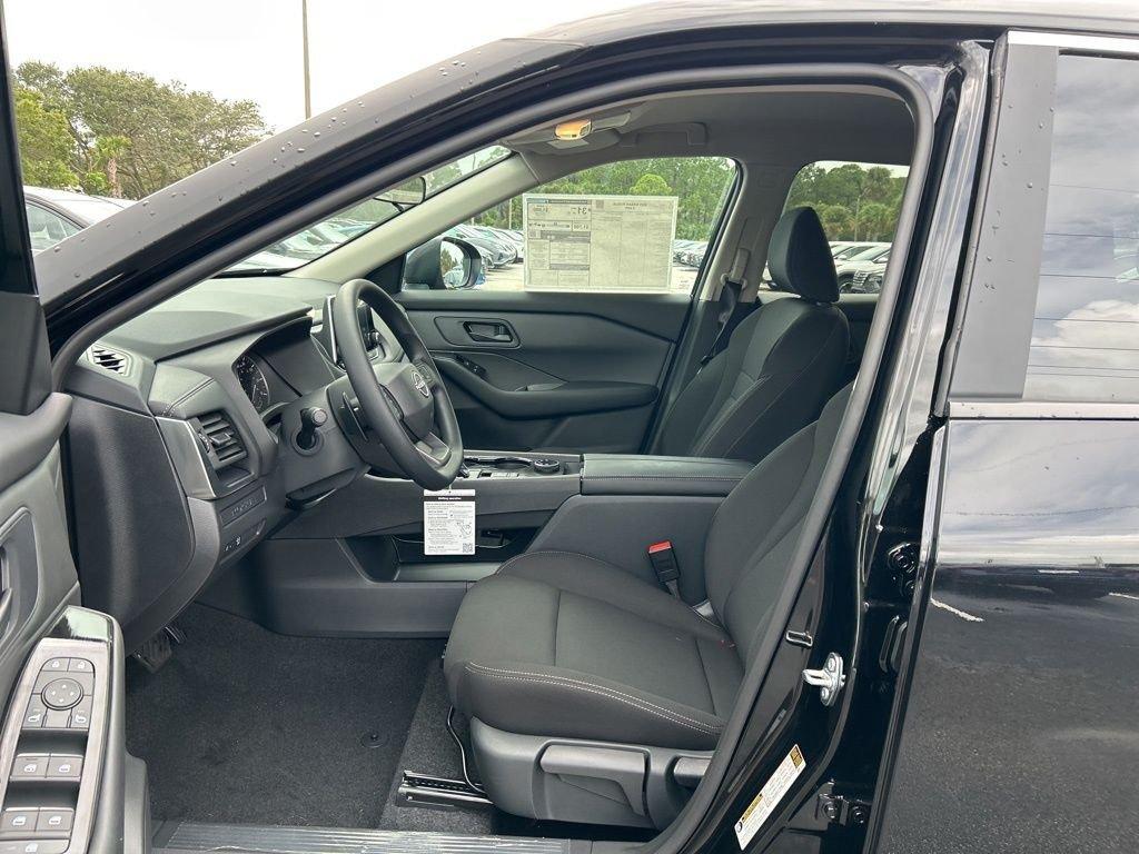 Nissan Rogue S - Thumbnail 11