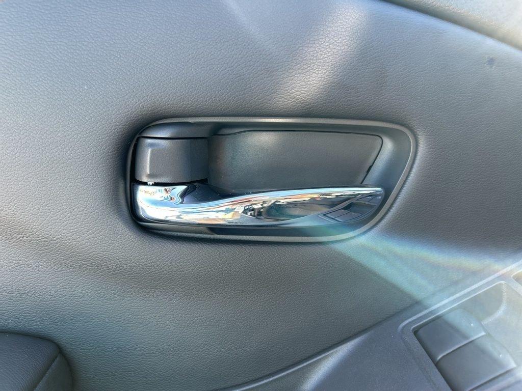 Nissan Frontier Crew Cab Sv - Thumbnail 14