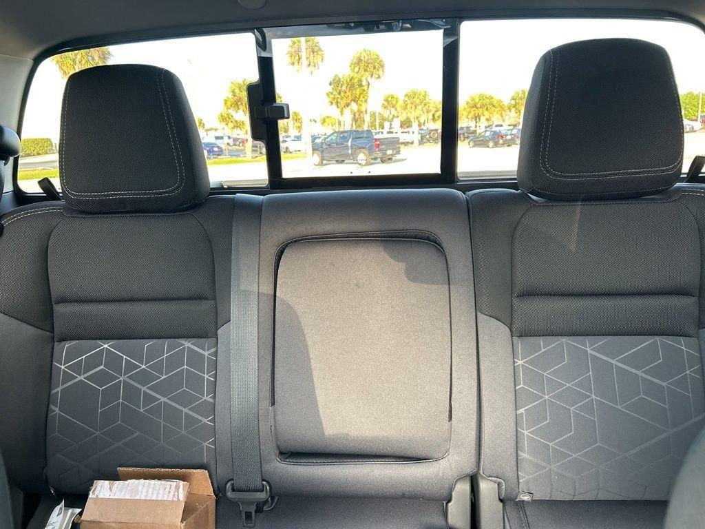 Nissan Frontier Crew Cab Sv - Thumbnail 16