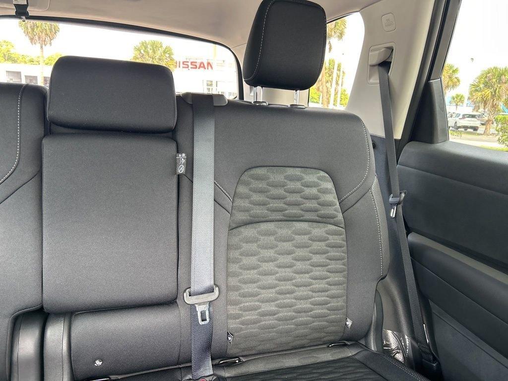 Nissan Pathfinder Sv - Thumbnail 16