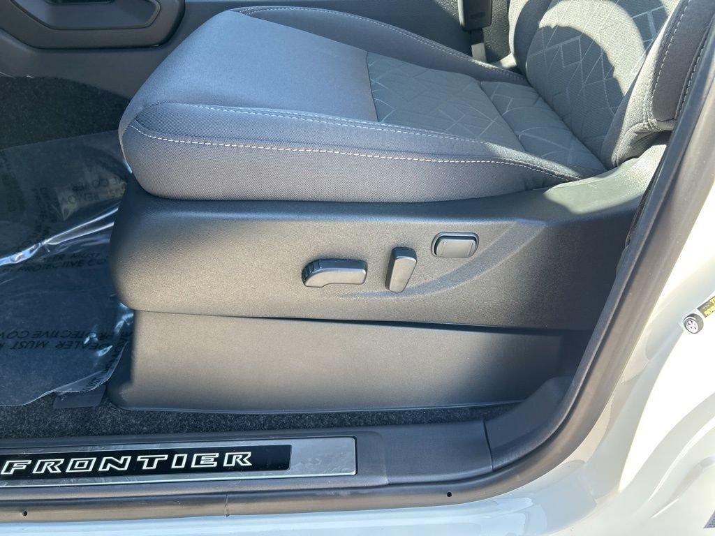 Nissan Frontier Crew Cab Sv - Thumbnail 18