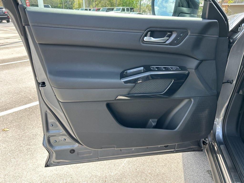 Nissan Pathfinder Platinum - Thumbnail 19