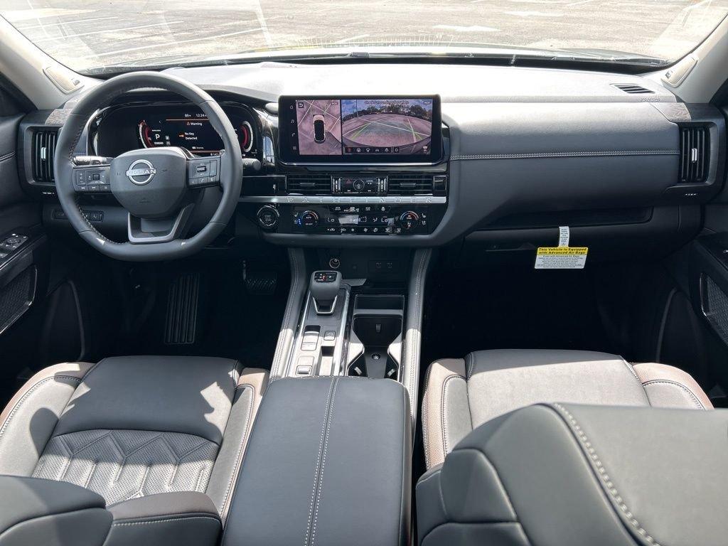 Nissan Pathfinder Platinum - Thumbnail 12