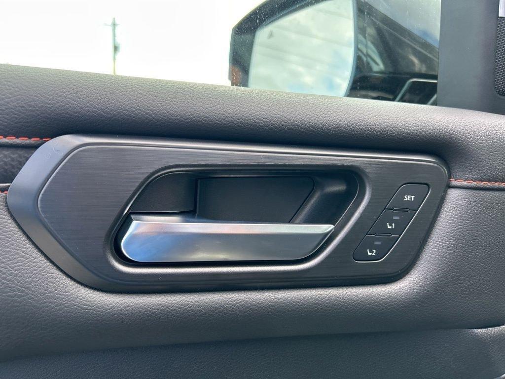 Nissan Armada Pro-4X® - Thumbnail 14