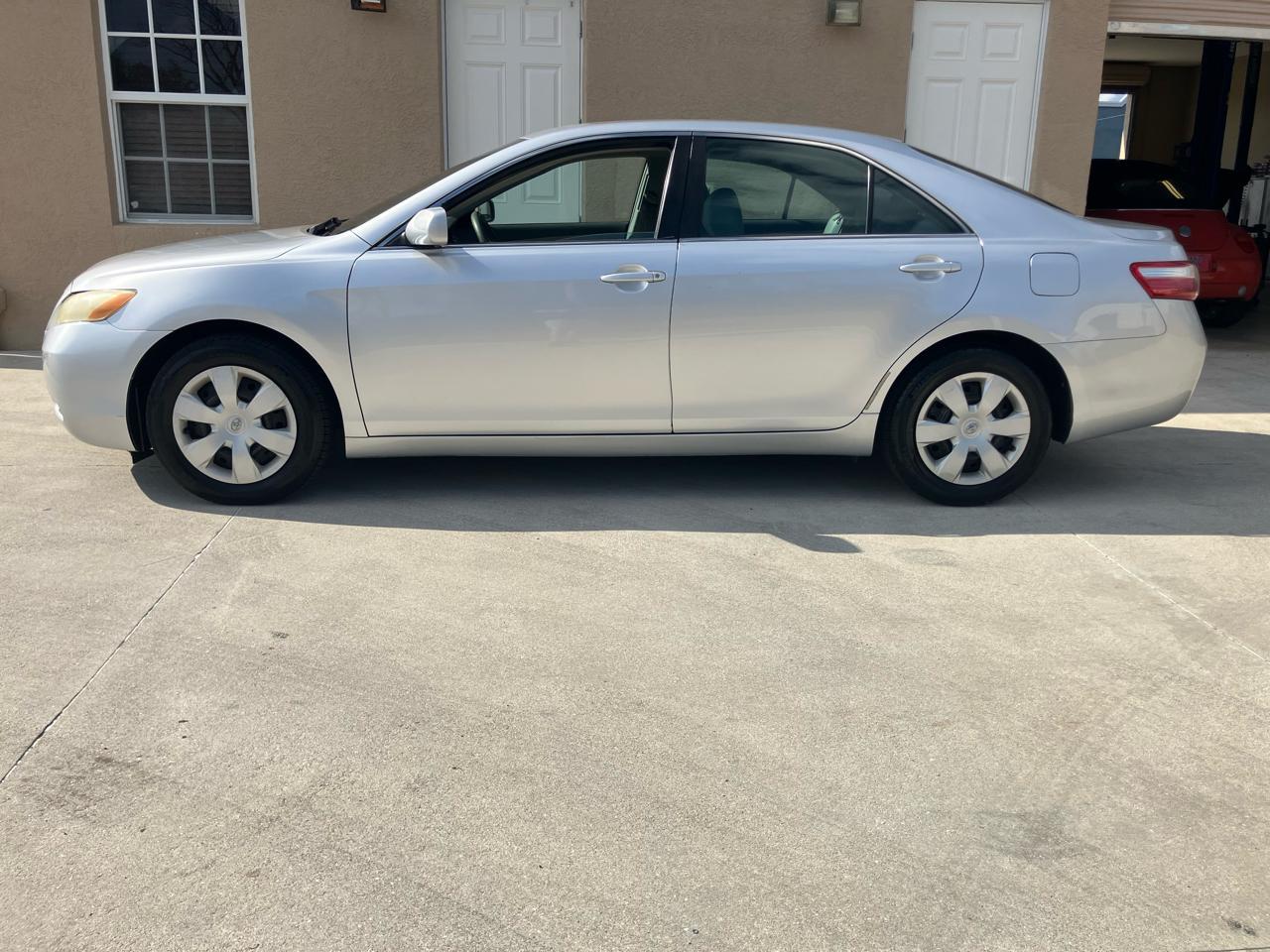 Toyota Camryse 5-Spd At - Thumbnail 3