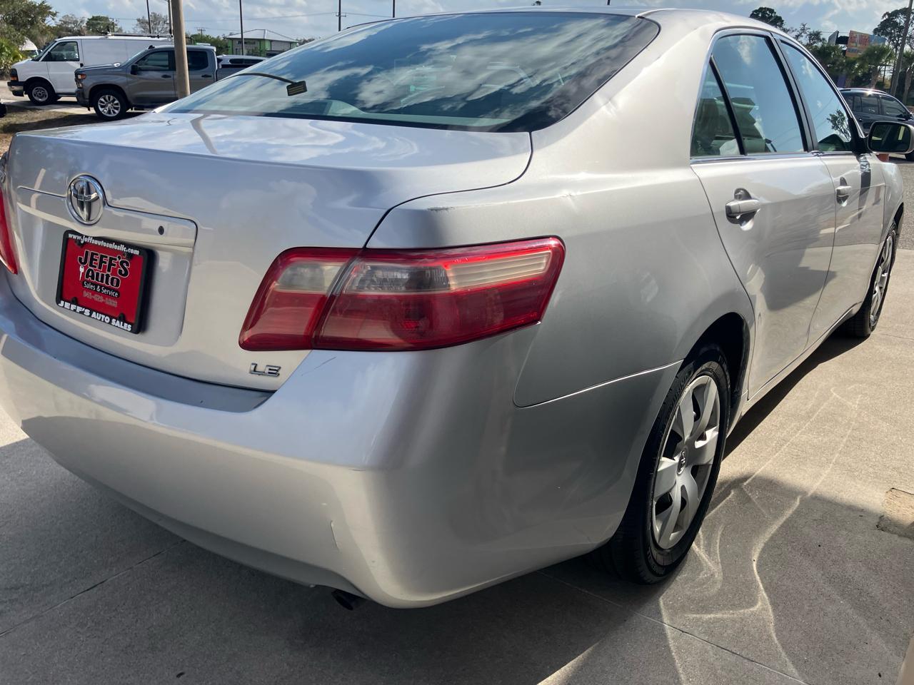 Toyota Camryse 5-Spd At - Thumbnail 6