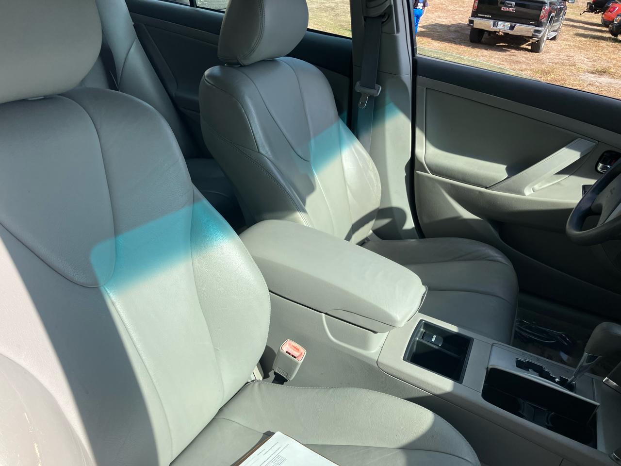 Toyota Camryse 5-Spd At - Thumbnail 8