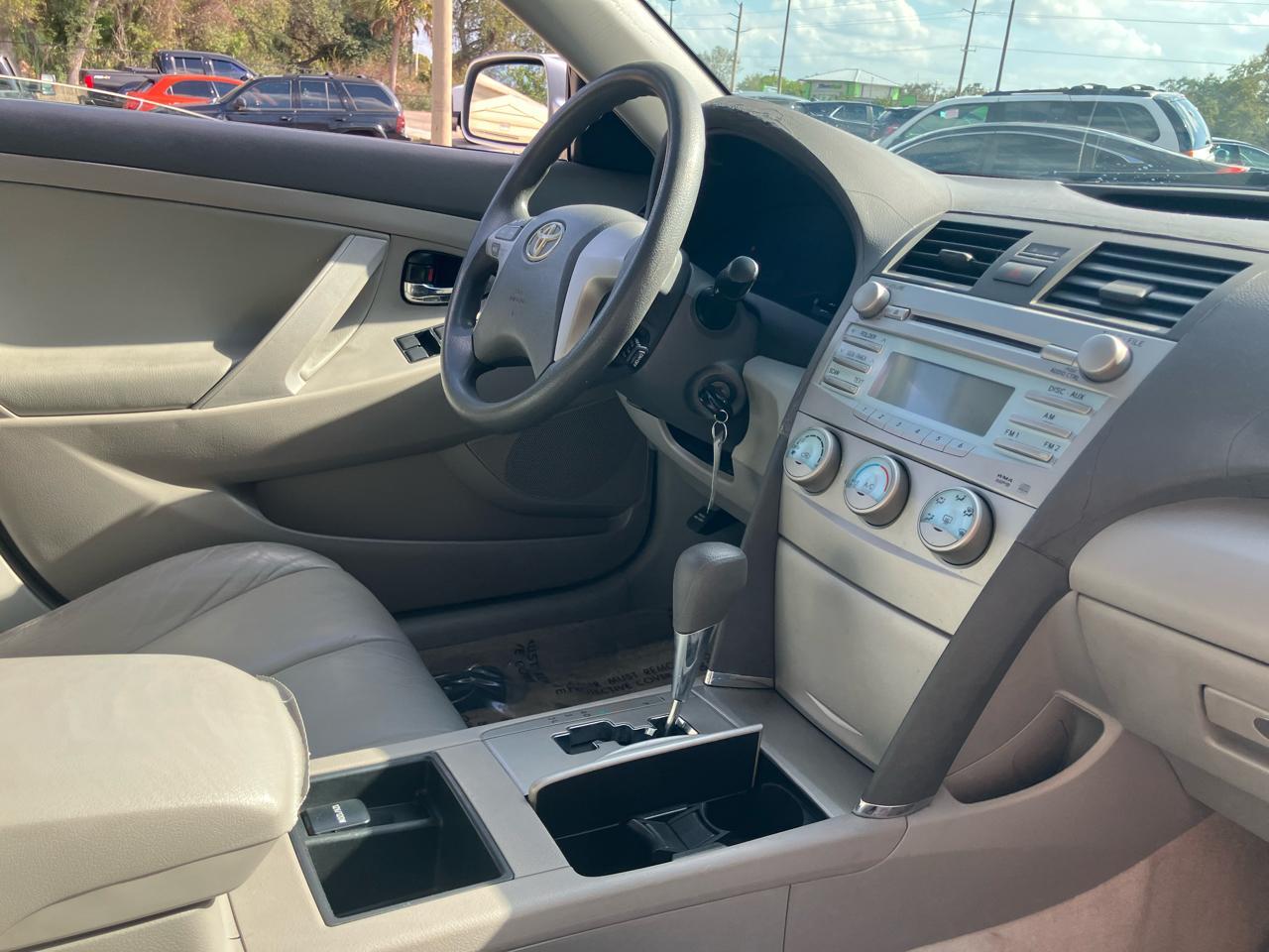 Toyota Camryse 5-Spd At - Thumbnail 7