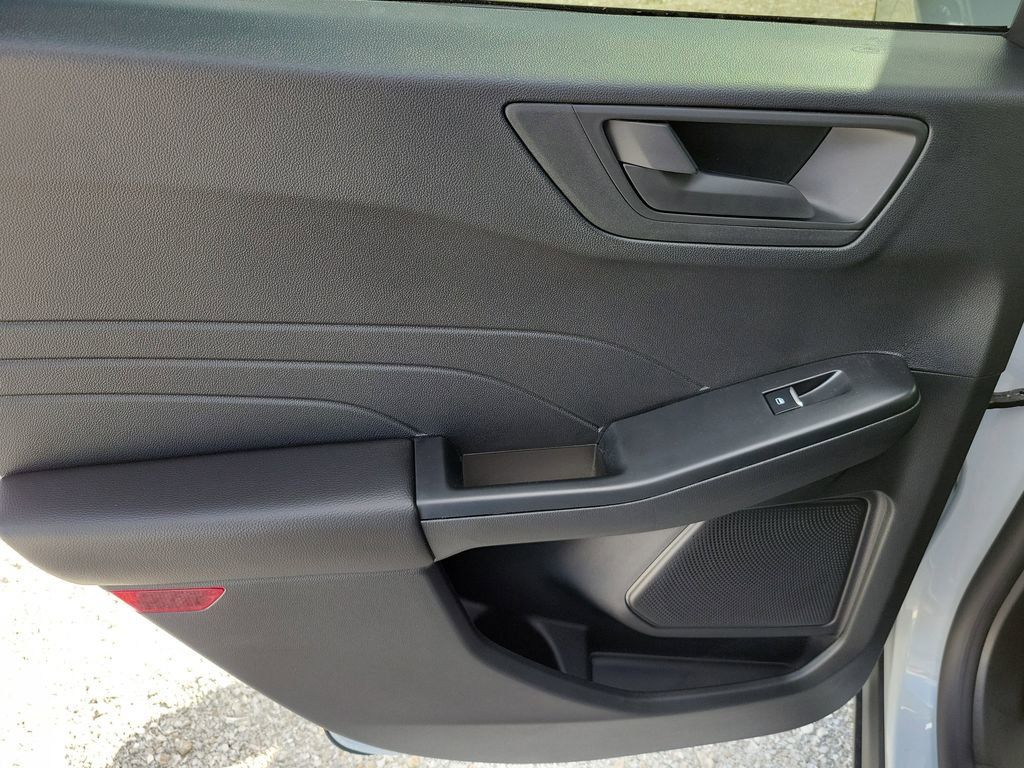 Ford Escape - Thumbnail 16