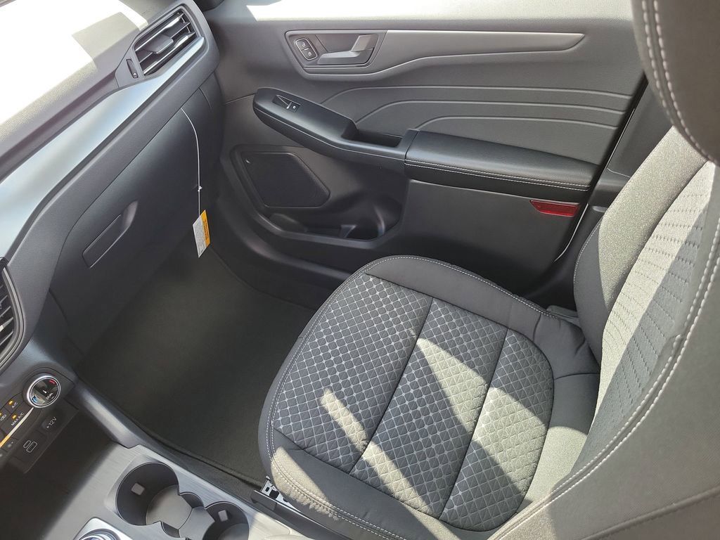 Ford Escape - Thumbnail 14