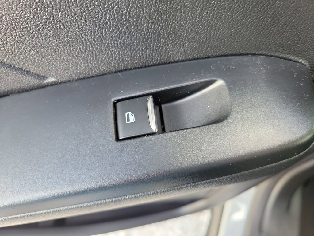 Ford Escape - Thumbnail 17