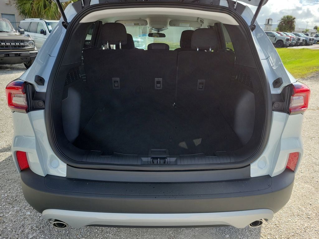 Ford Escape - Thumbnail 9