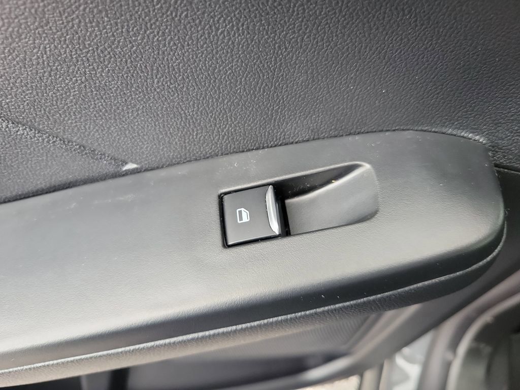 Ford Escape - Thumbnail 17