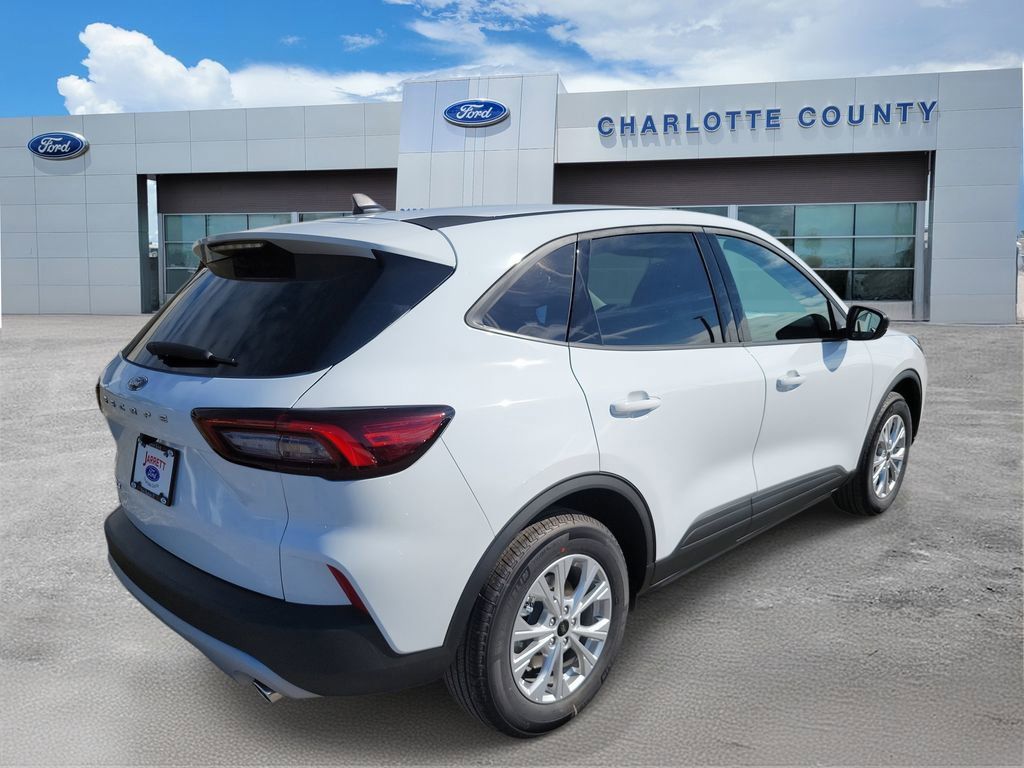 Ford Escape - Thumbnail 4