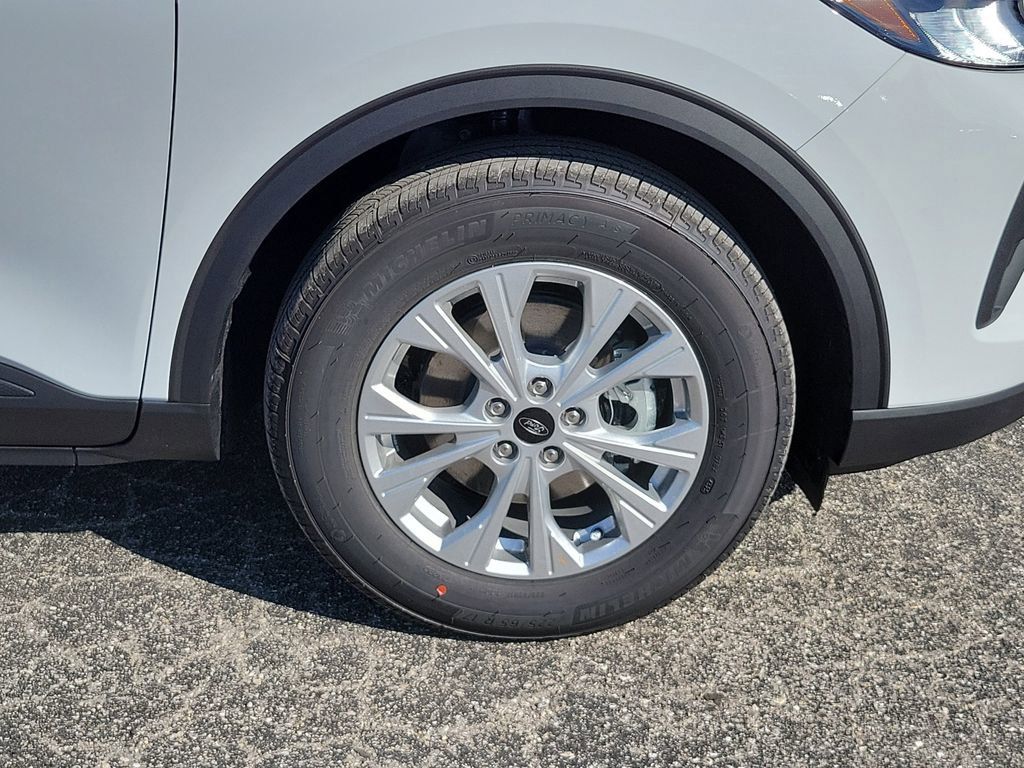 Ford Escape - Thumbnail 7