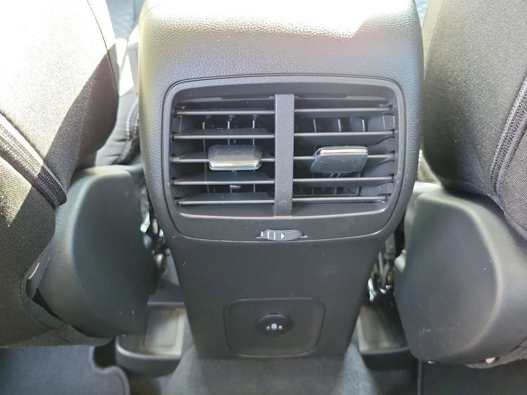 Ford Escape - Thumbnail 11