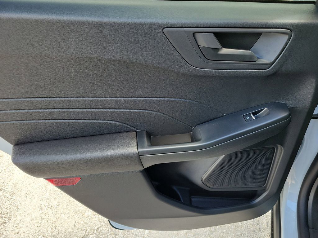 Ford Escape - Thumbnail 16