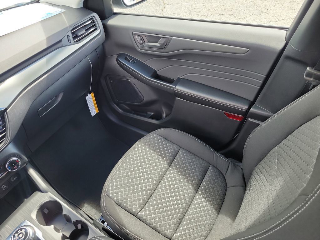 Ford Escape - Thumbnail 14