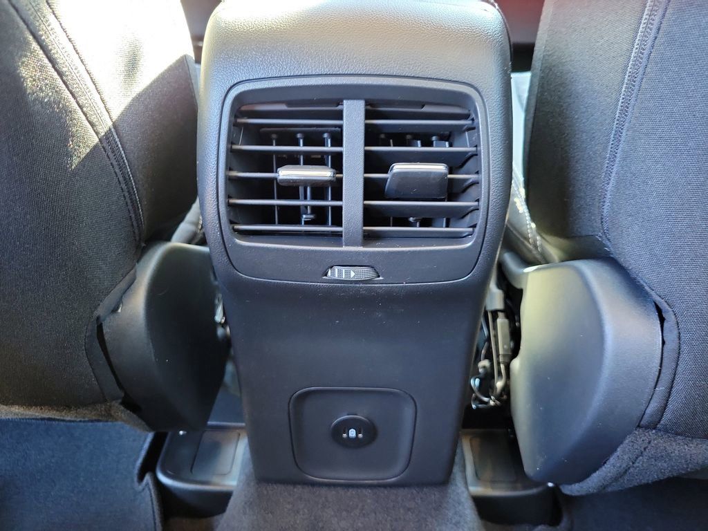 Ford Escape - Thumbnail 11