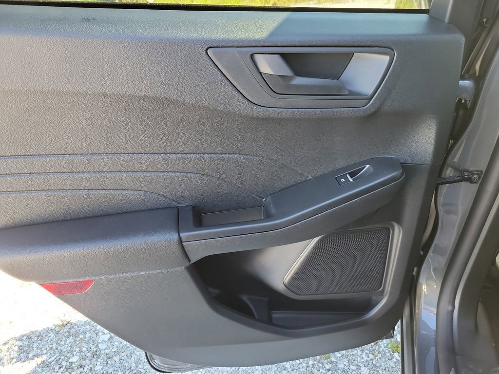 Ford Escape - Thumbnail 16