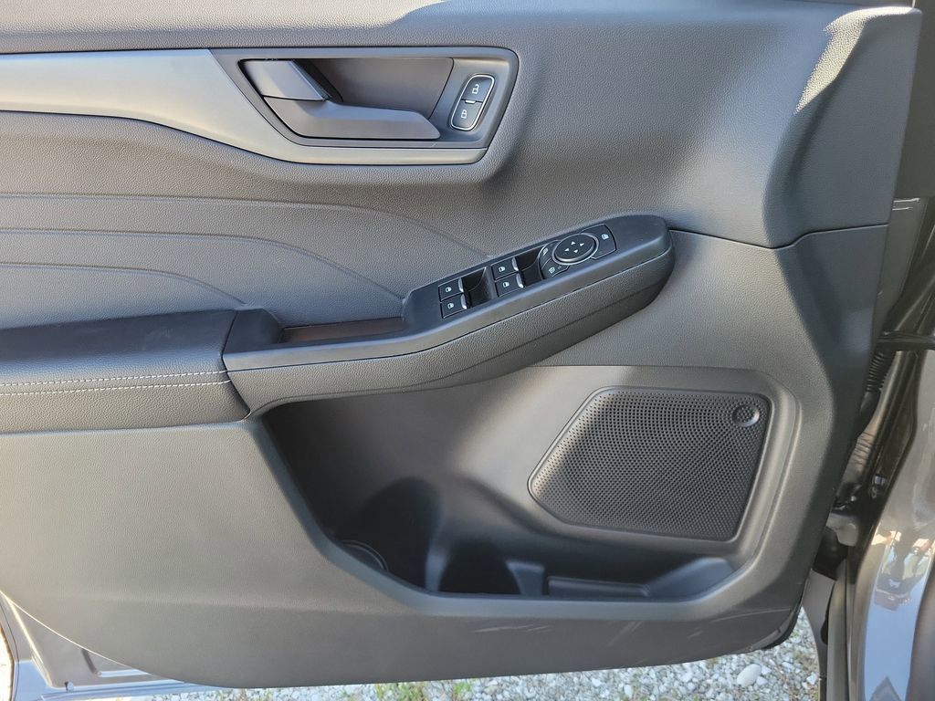 Ford Escape - Thumbnail 20