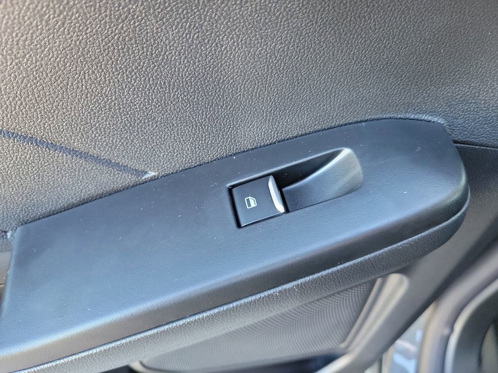 Ford Escape - Thumbnail 17